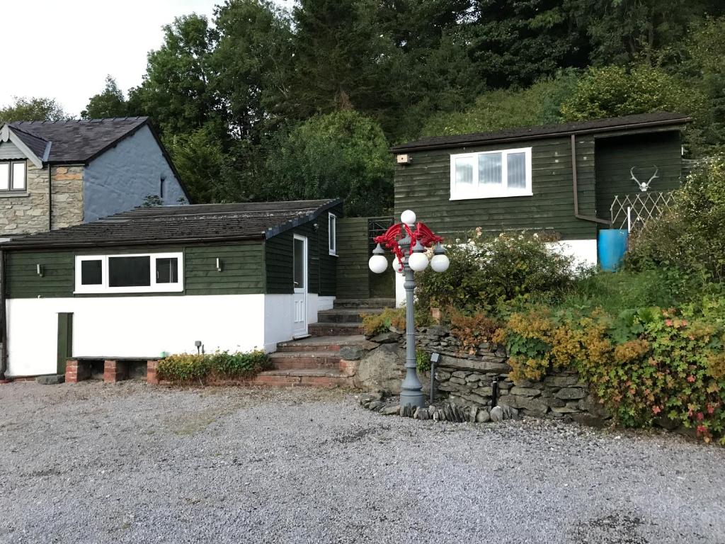 Redwood Lodge, Dee Valley Stays photo 7