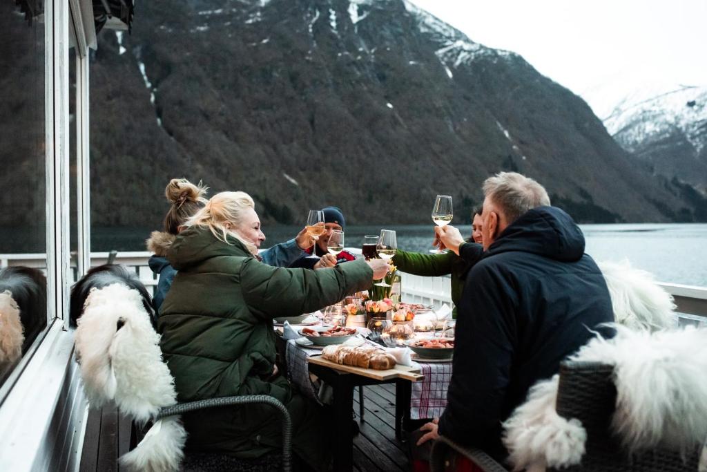 Fjærland Fjordstove Hotell - Huseby Hotelldrift AS photo