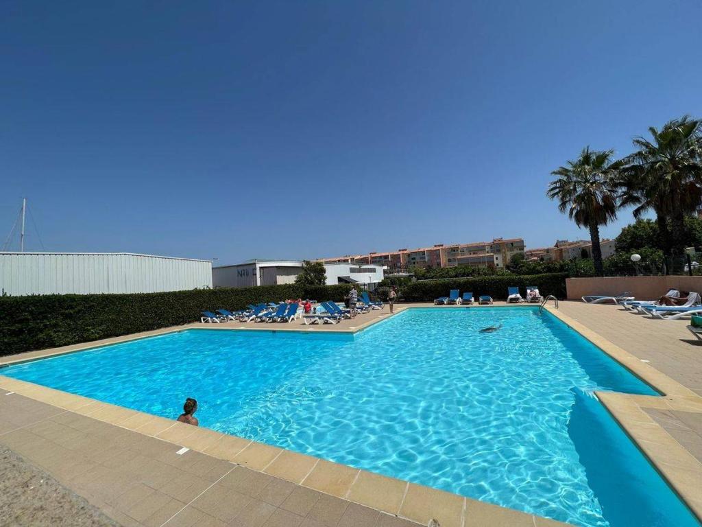 Studio cosy avec cabine, piscine, parking, lave-linge, proche plage et commerces. - FR-1-702-9 - 1