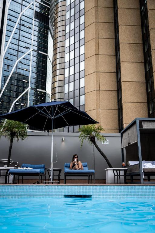 Swimming pool, Four Seasons Hotel Sydney in Sydney