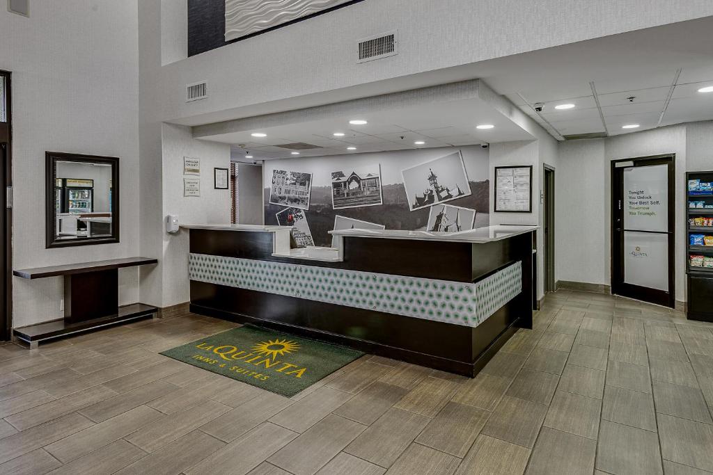 La Quinta Inn & Suites by Wyndham Clarksville photo