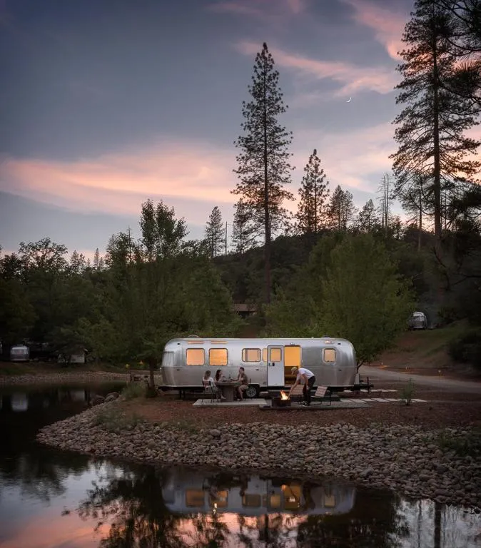 AutoCamp Yosemite，位于米德派恩斯的酒店
