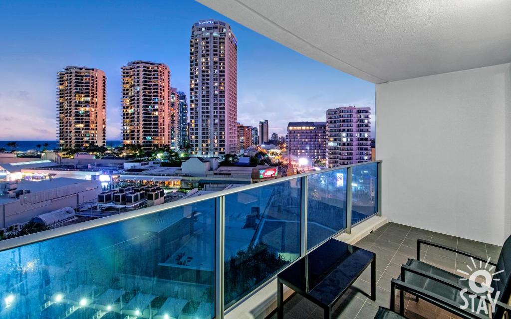 H'Residences - 2 Bedroom Ocean View Apartment in the center of Surfers Paradise photo