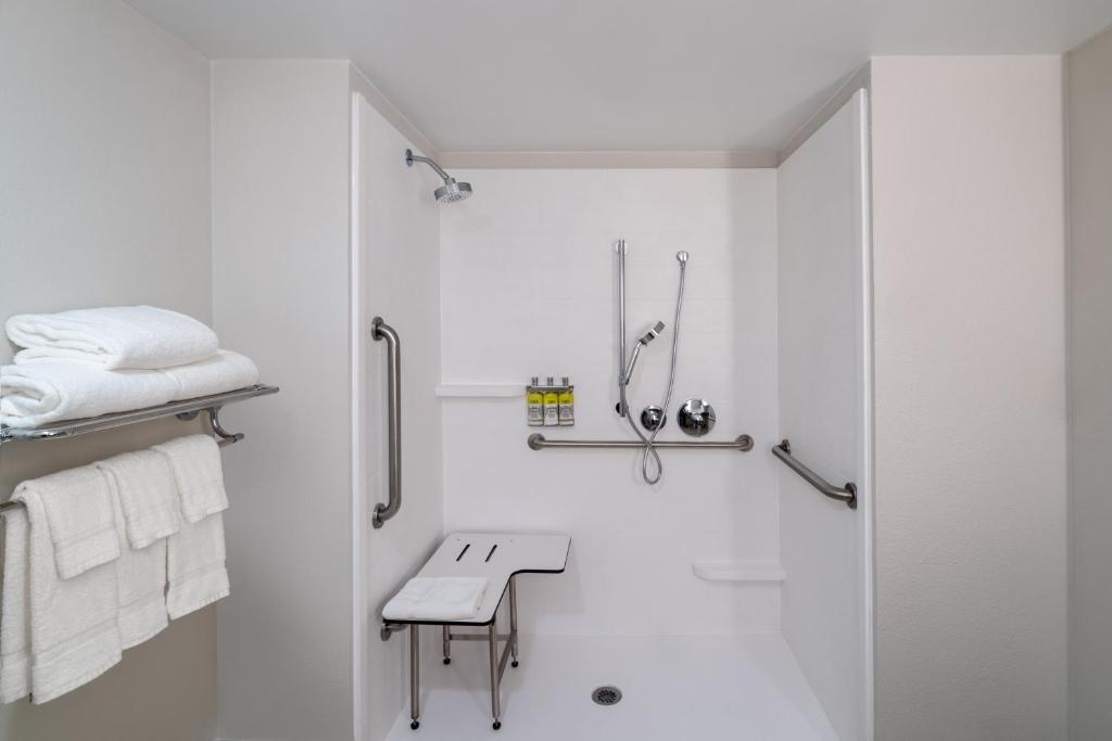 Holiday Inn Express Hotel & Suites Bluffton at Hilton Head Area photo