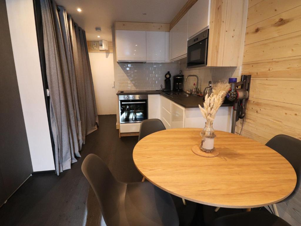 Studio lumineux rénové avec balcon - Proche pistes - FR-1-502-443 - 3