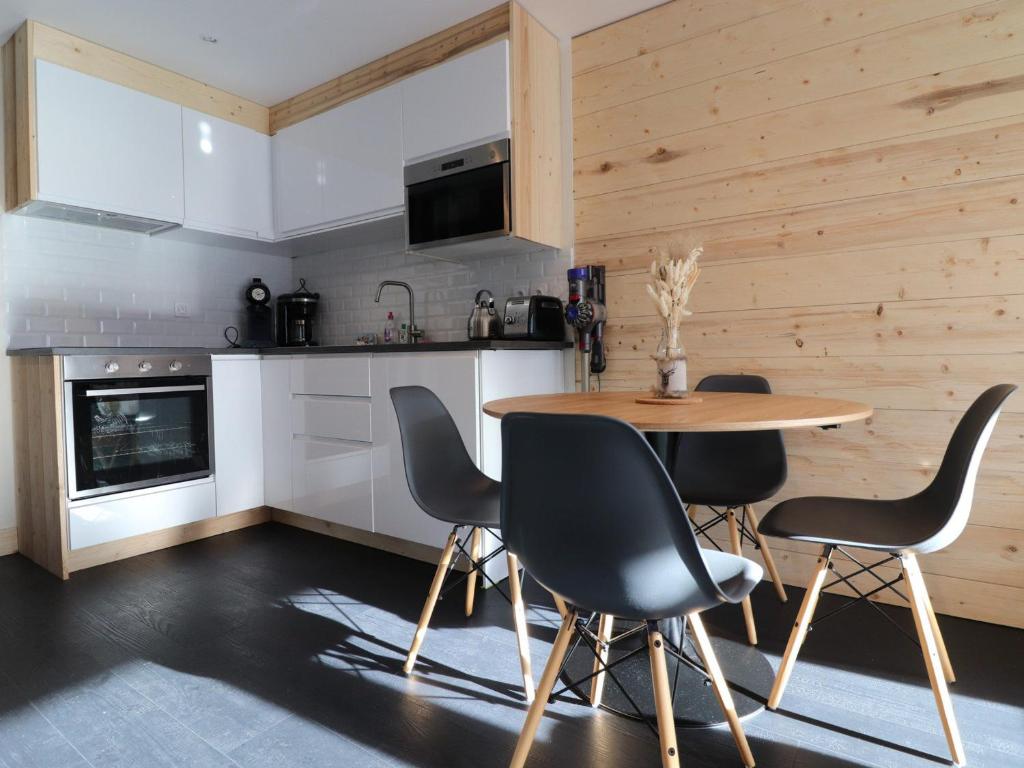 Studio lumineux rénové avec balcon - Proche pistes - FR-1-502-443 - 4