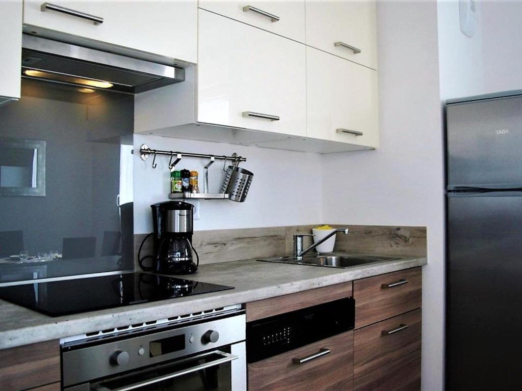 Appartement Moderne avec Terrasse, Parking et Clim au Lavandou - 4 Couchages - FR-1-251-122 - 1