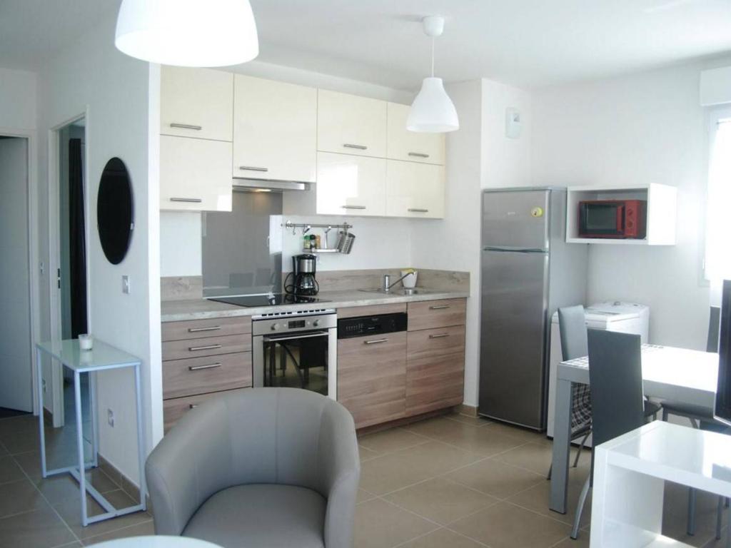 Appartement Moderne avec Terrasse, Parking et Clim au Lavandou - 4 Couchages - FR-1-251-122 - 5