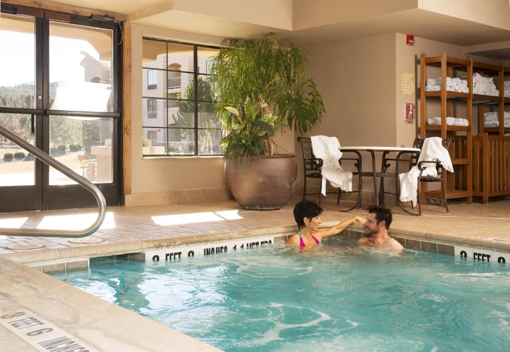 Mcm Elegante Lodge And Suites Photo 8