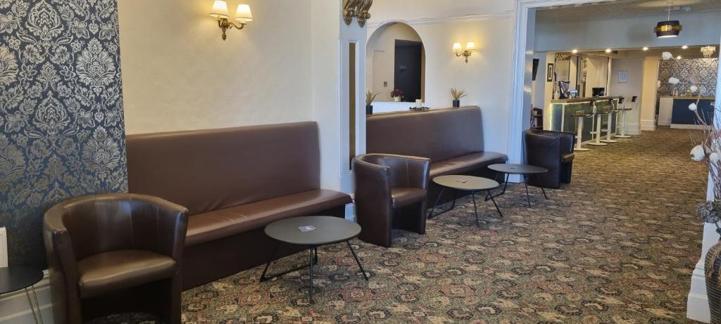 Shared lounge/TV area