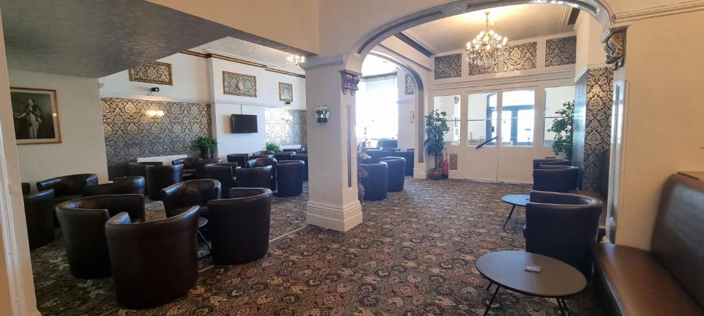 Shared lounge/TV area