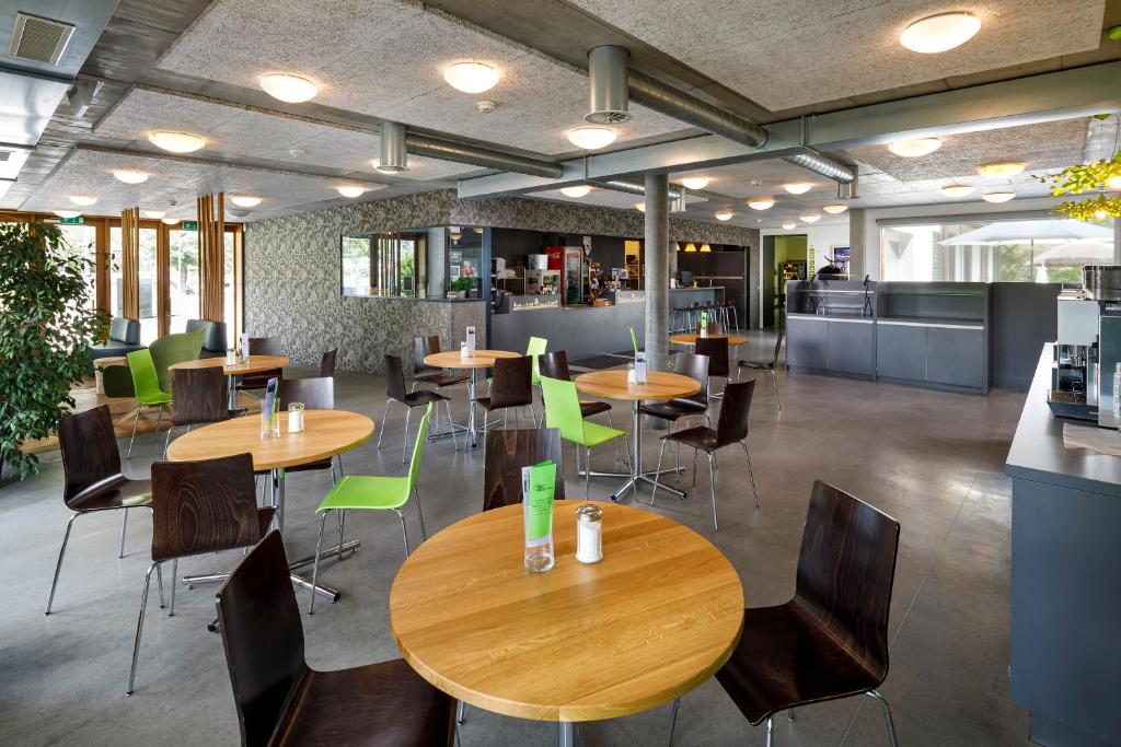 Restaurant, Chalet Hostel @ Backpackers Villa Interlaken in Interlaken