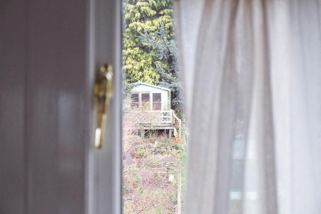 Gorgeous 3 bed house in Matlock + Garden 'lookout' photo 8