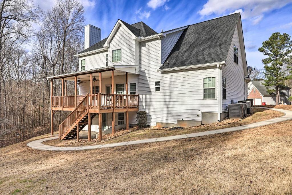 1,000-Sq-Ft Studio in Macon with Home Theater, Macon