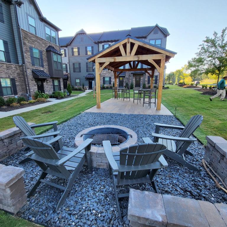 Furnished Luxury Home - Swamp Rabbit Trail
