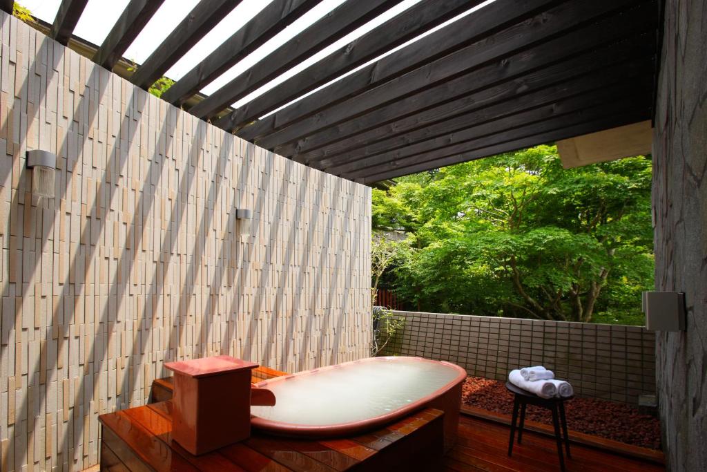 Open air bath