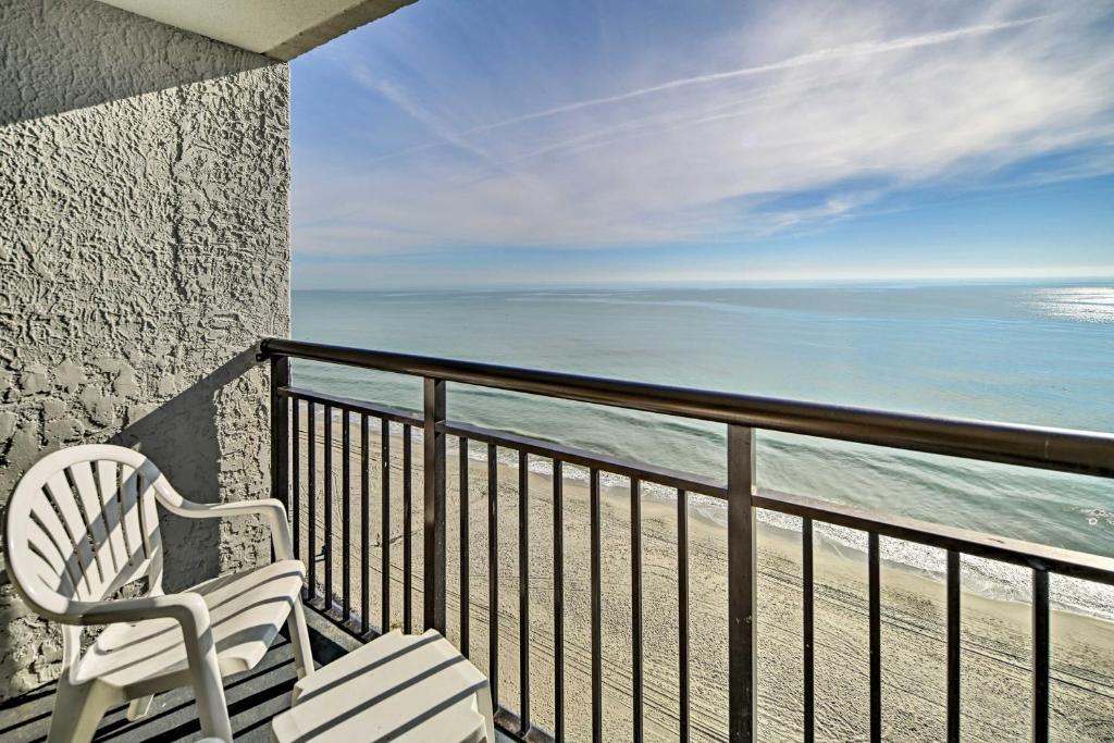 Oceanfront Myrtle Beach Condo with Balcony!, Myrtle Beach