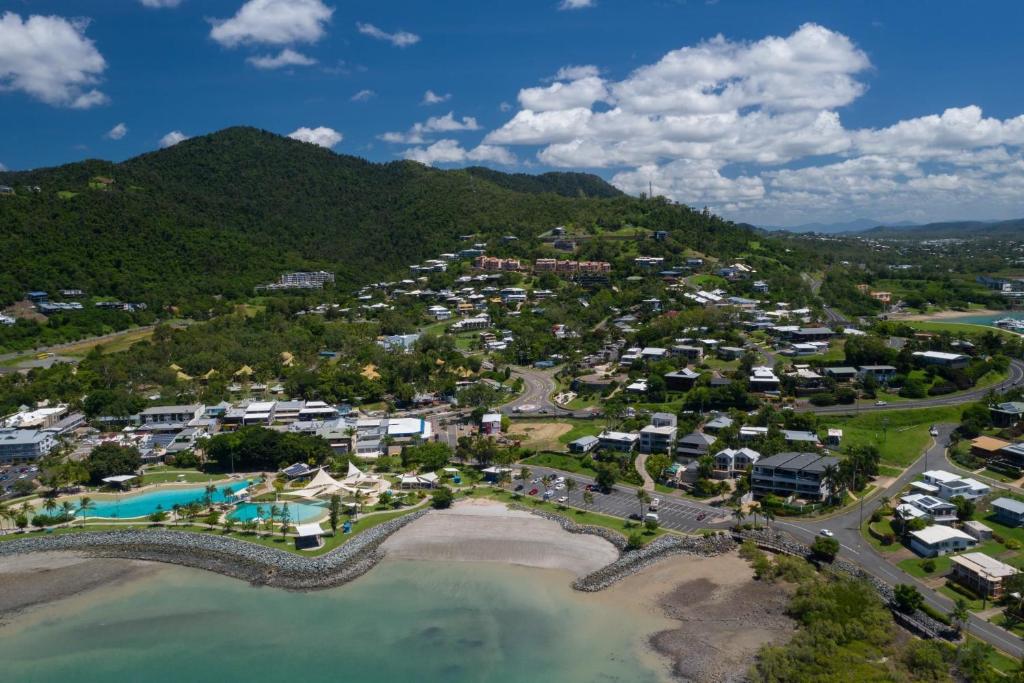 Waterview Airlie Beach photo