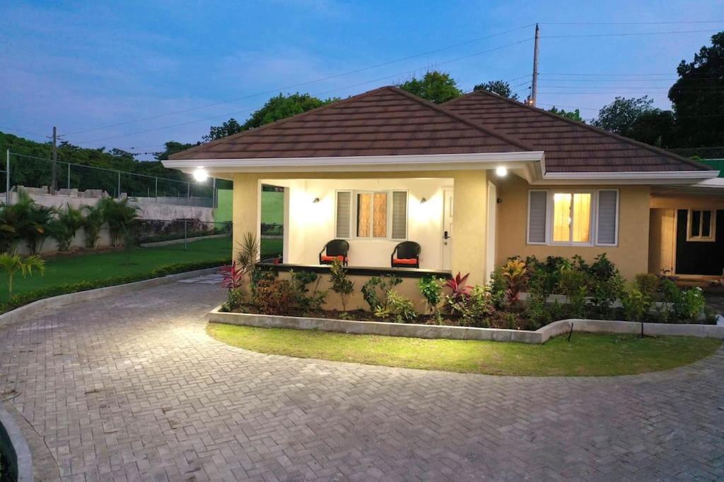 LovelyModern 3BD VacationHome JAAA, Ocho Rios