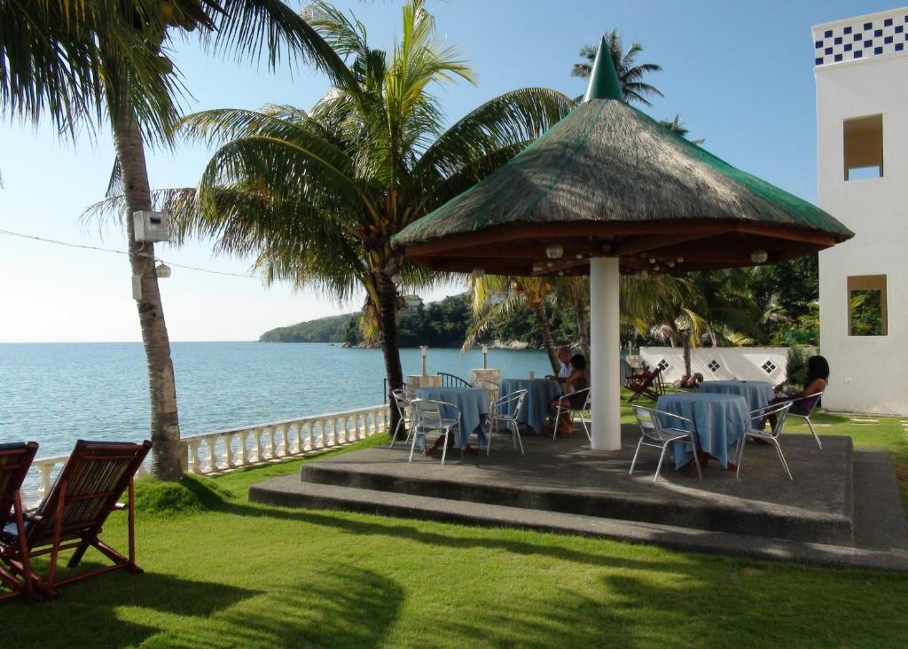 Entrance, Squares Beachfront Apartments in Puerto Galera
