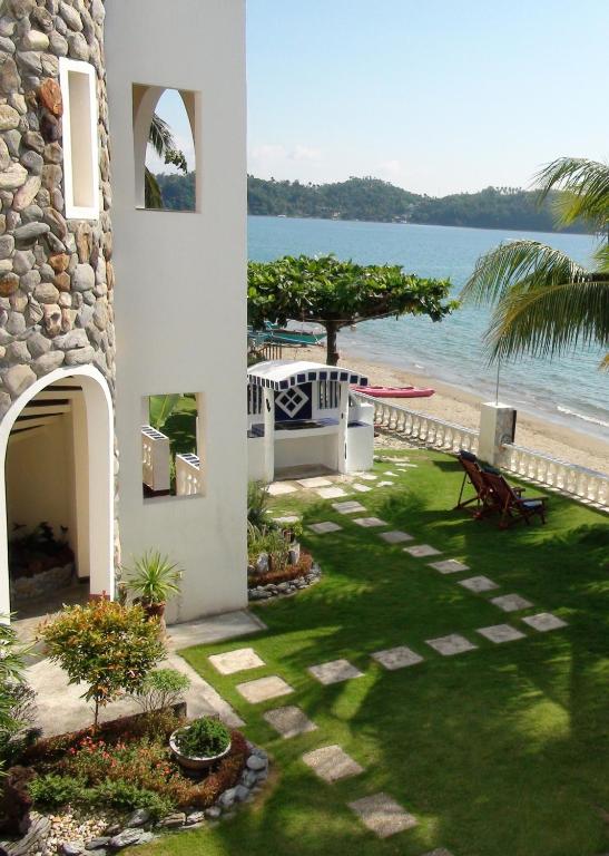 Entrance, Squares Beachfront Apartments in Puerto Galera