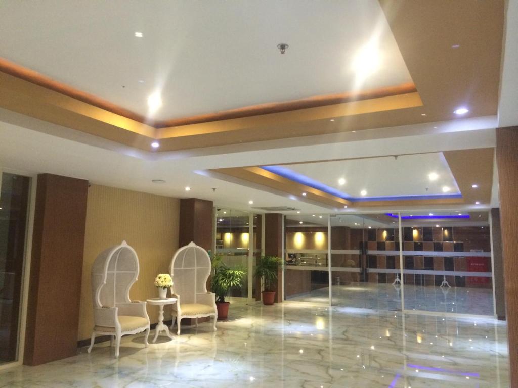Sylvia Hotel Premier Kupang photo