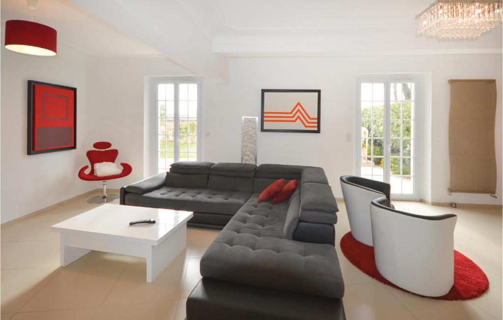 Amazing Home In La Gaude With House Sea View - 4