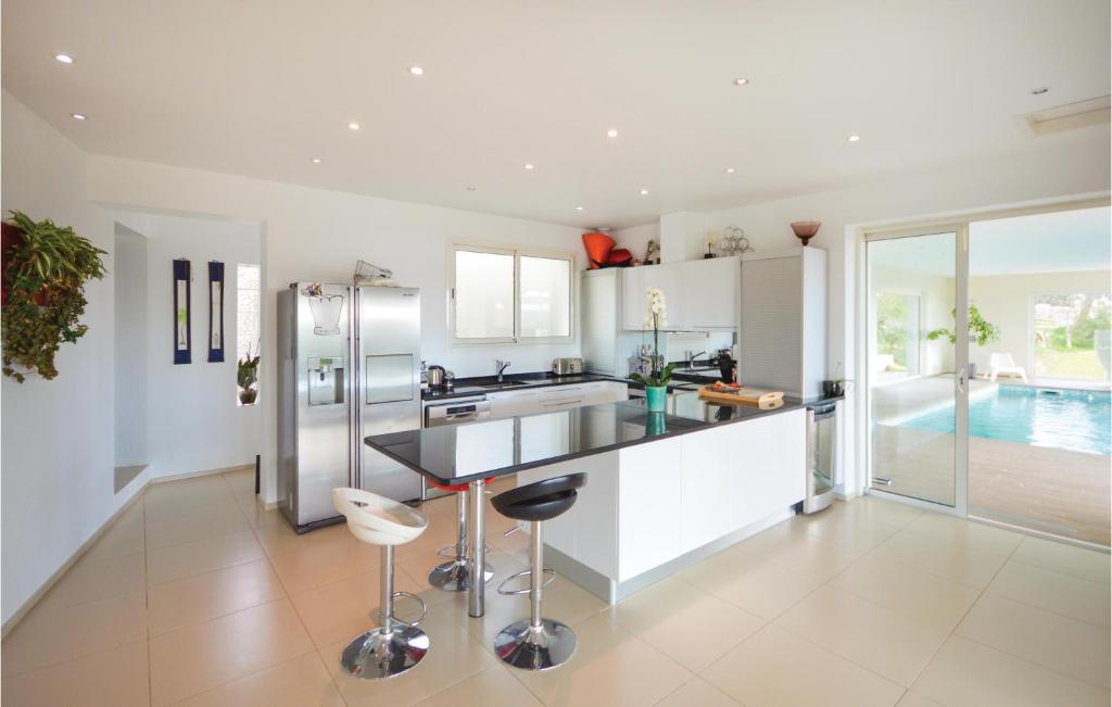 Amazing Home In La Gaude With House Sea View - 5