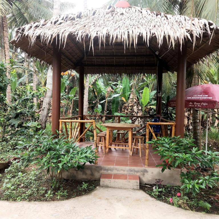 Homestay Nam Hàm Luông