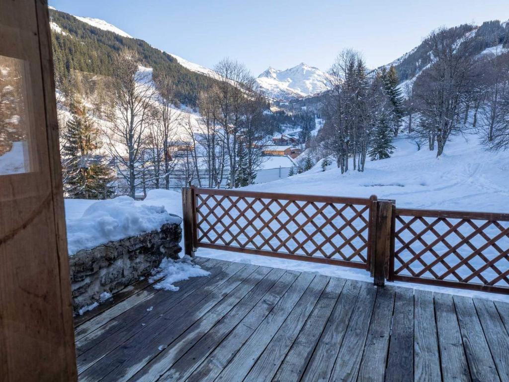 Chalet spacieux à Méribel avec terrasse ensoleillée et cheminée - 2