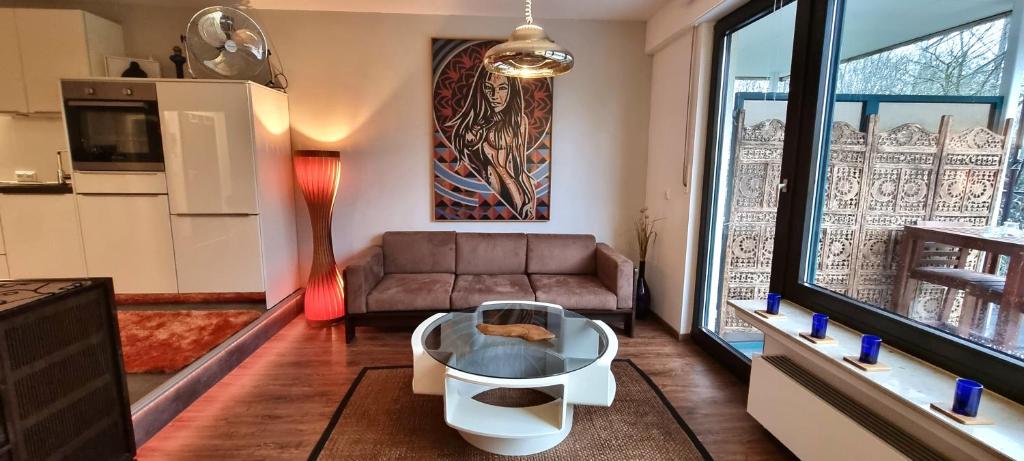 "Su Casa" Apartment Deluxe - with private underground parking space, near the botanic garden & university