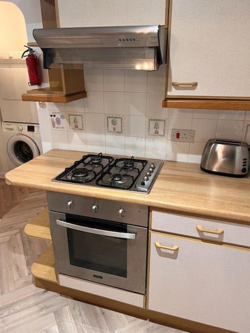 Beautiful 1 Bed Bungalow, Ryde photo 3