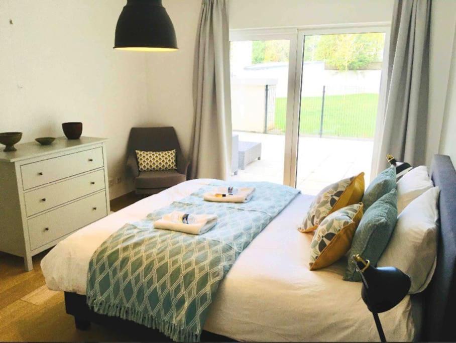 Retro Chic 100m2 Flat, in Center with Terrace and Parking- 92