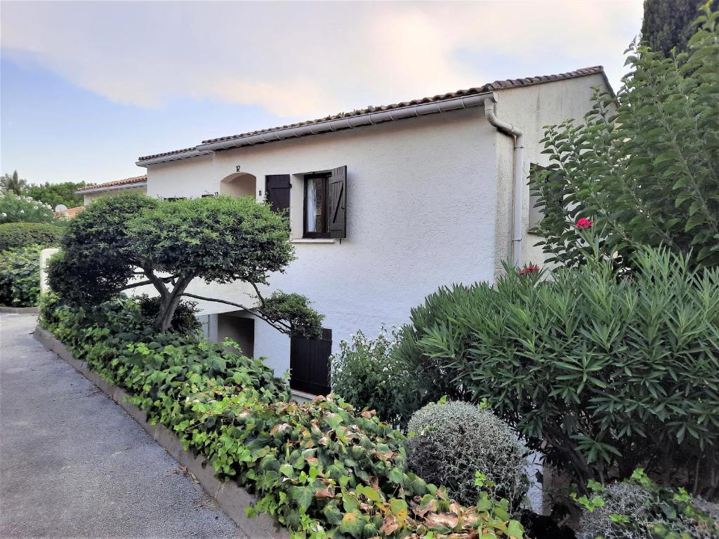 Cavalaire sur mer Appartement T3-160 m plage - 800 m Centre-ville. Park - 1