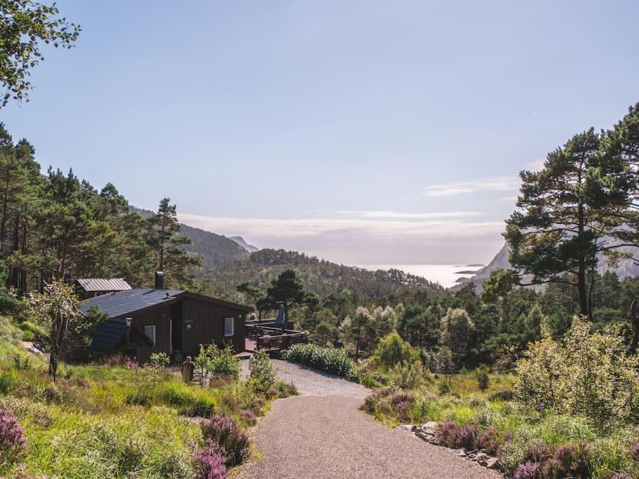 Cozy cabin close to Nedstrand with a stunning view