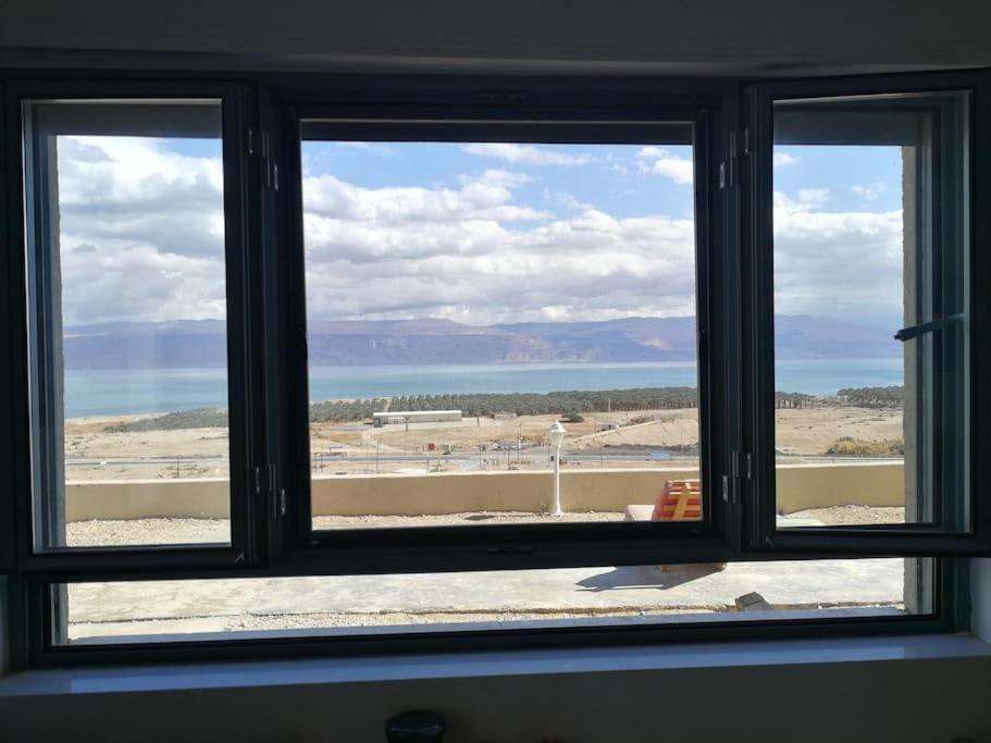 Charming unit in Dead Sea, Ovnat