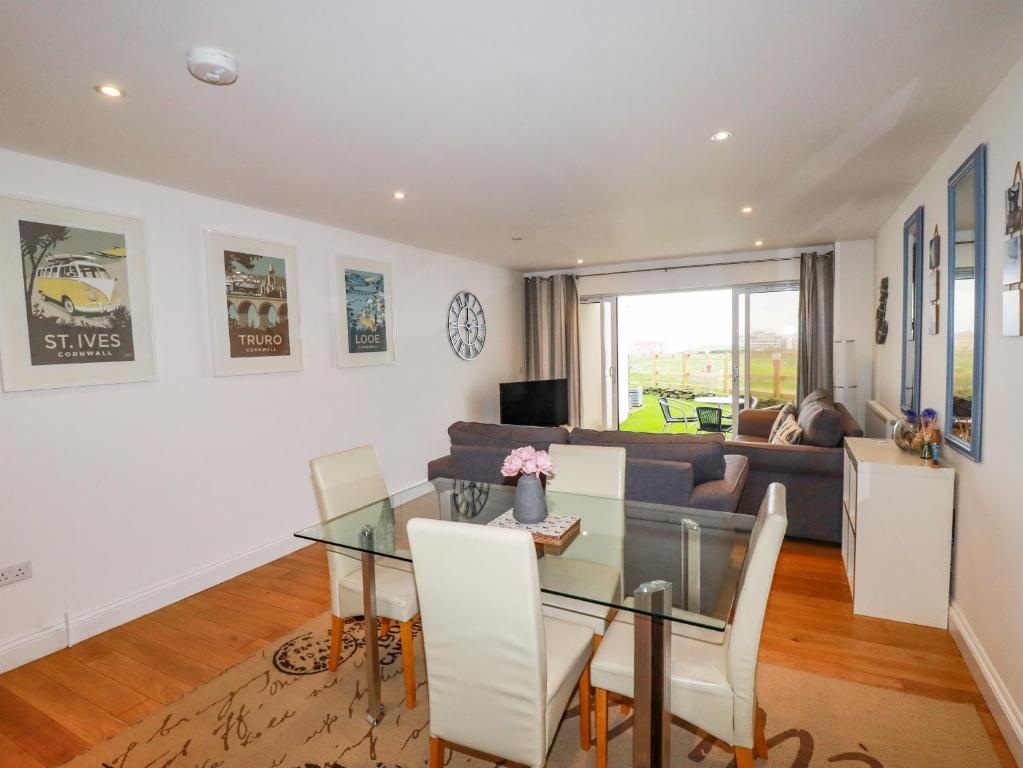 47 Bredon Court, Newquay photo 3