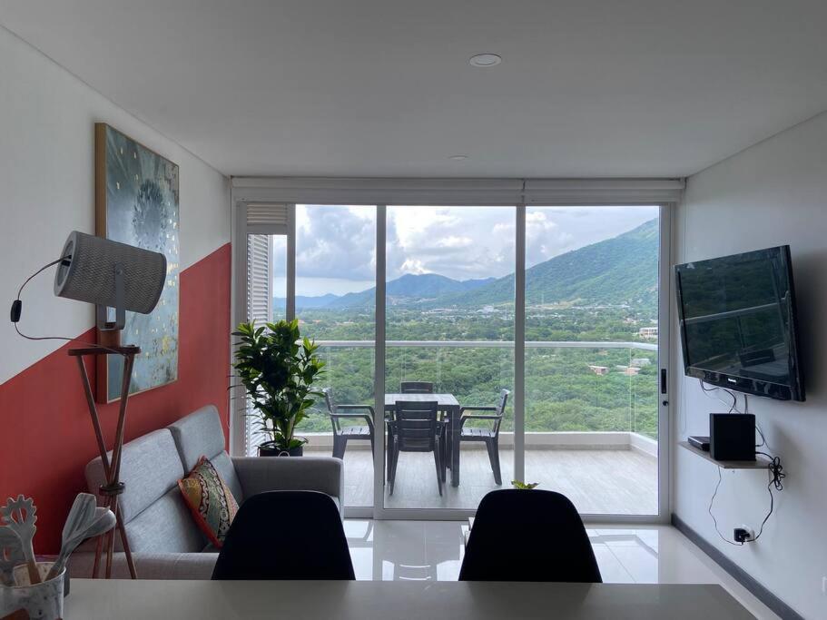 Modern well-equipped 4 PPL condo/5 MIN beach walk, Santa Marta