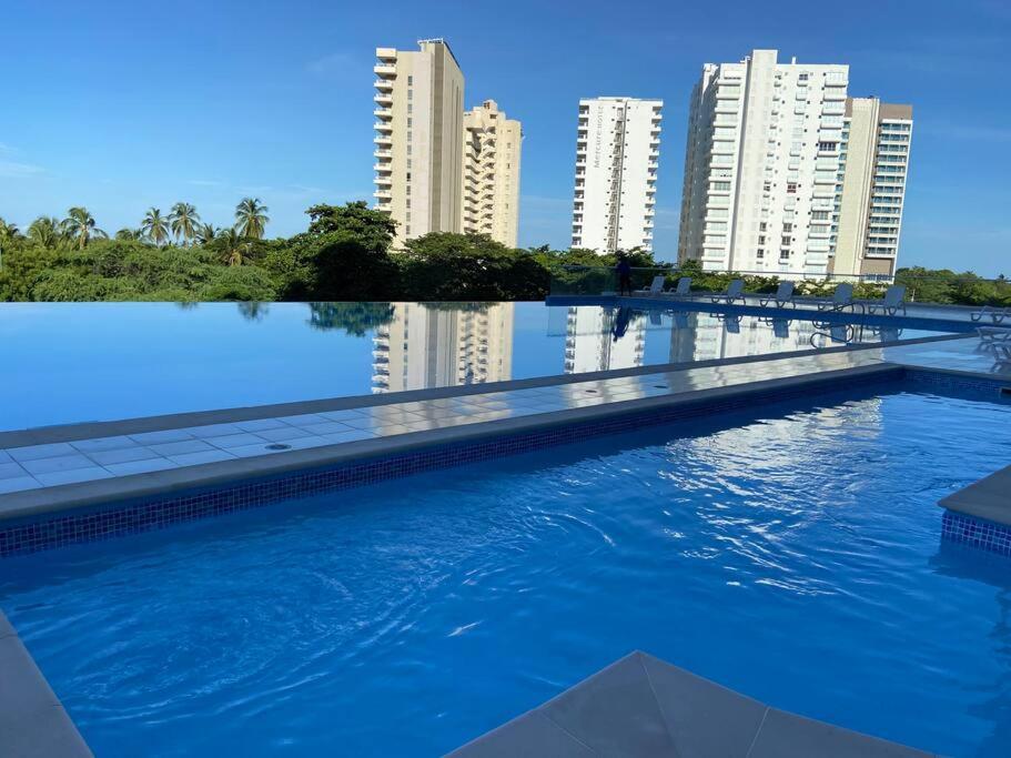 Modern well-equipped 4 PPL condo/5 MIN beach walk - 5
