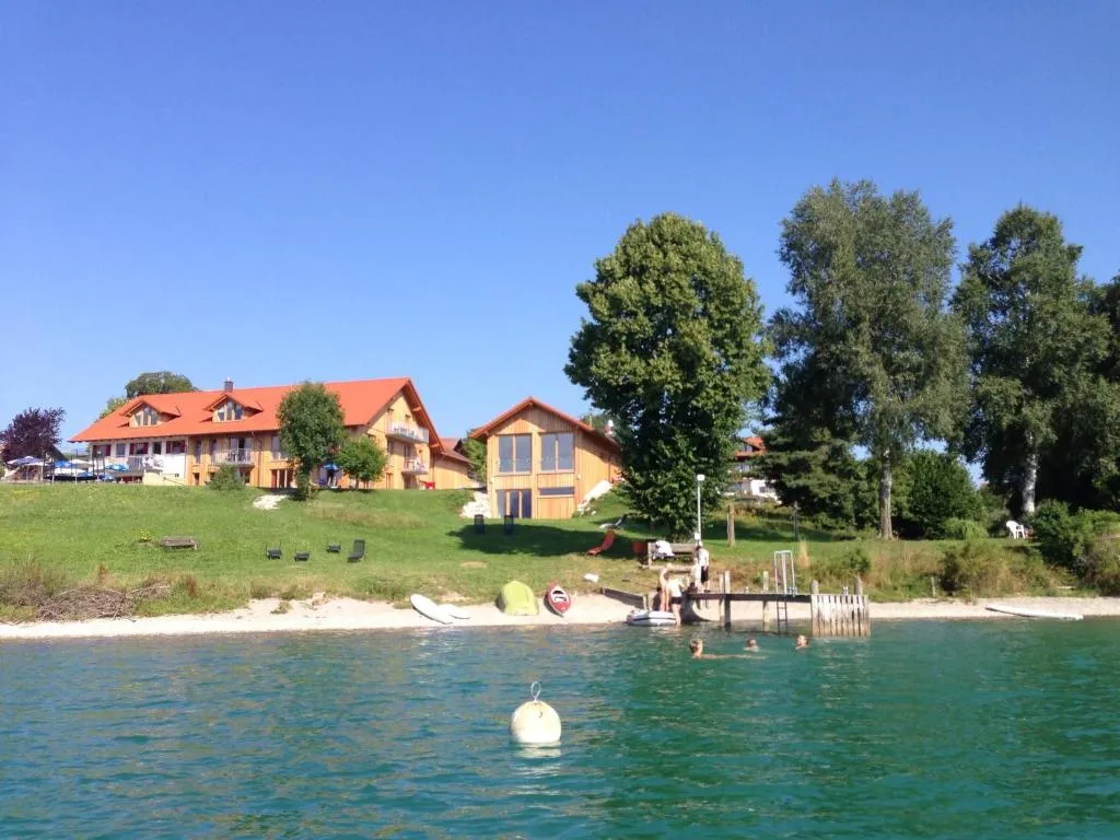 Seehotel und Appartements Schnöller, hotel en Rieden