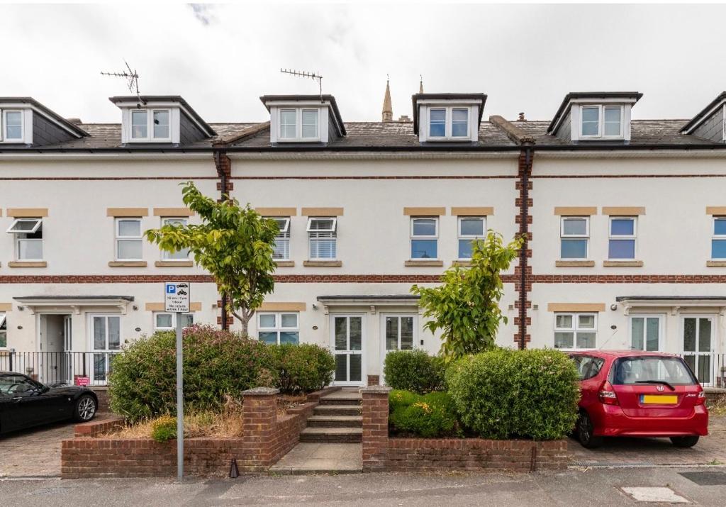 White House, Bournemouth