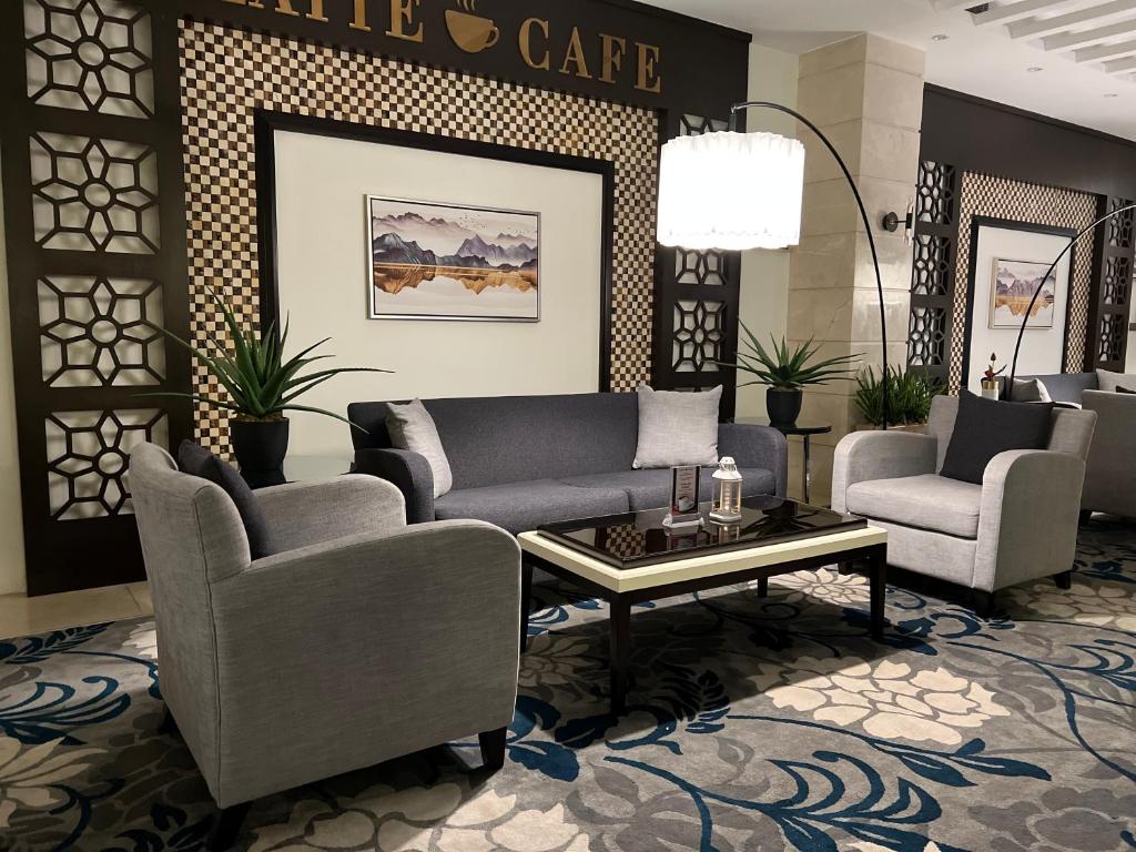 1. 더 프라우드 호..