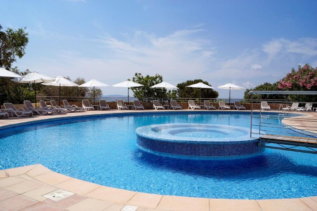 F2 vue mer dans résidence avec piscine - 4