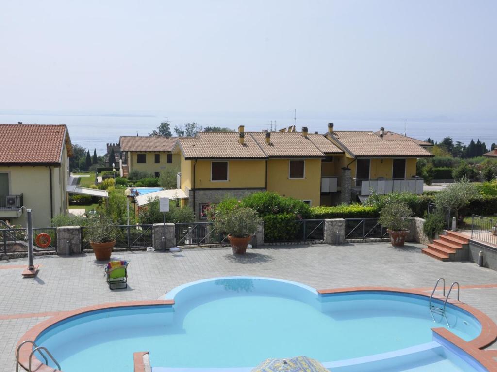 Apartment in Lazise with Lake View Balcony, Lazise