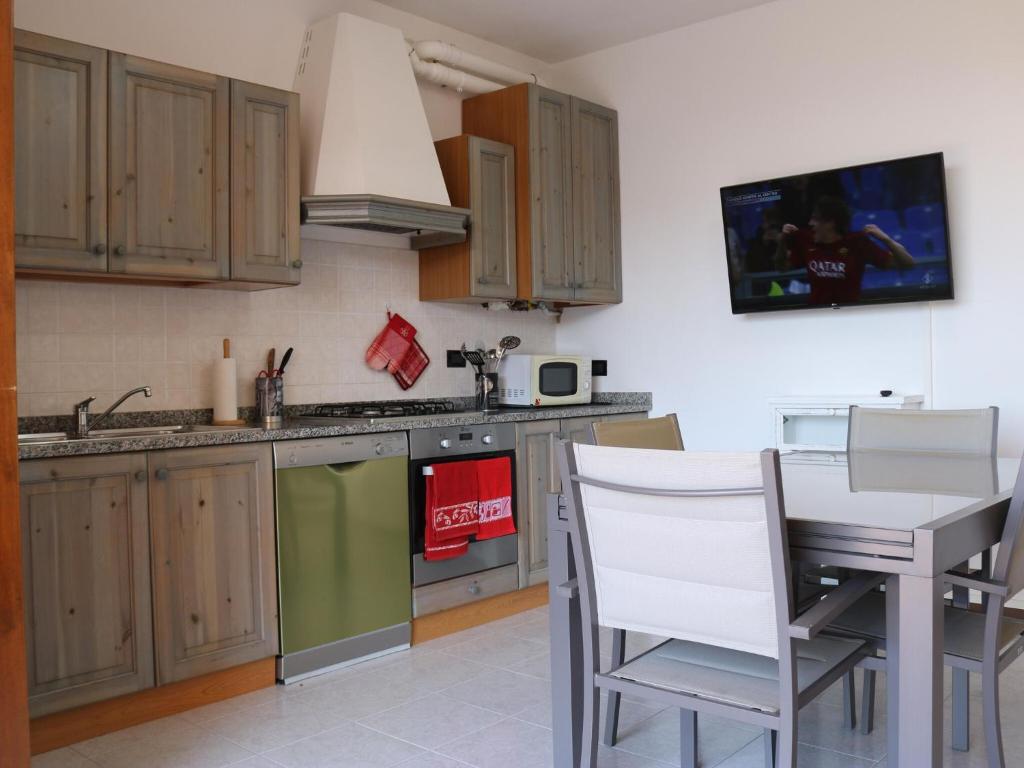 Apartment in Lazise with Lake View Balcony - 4