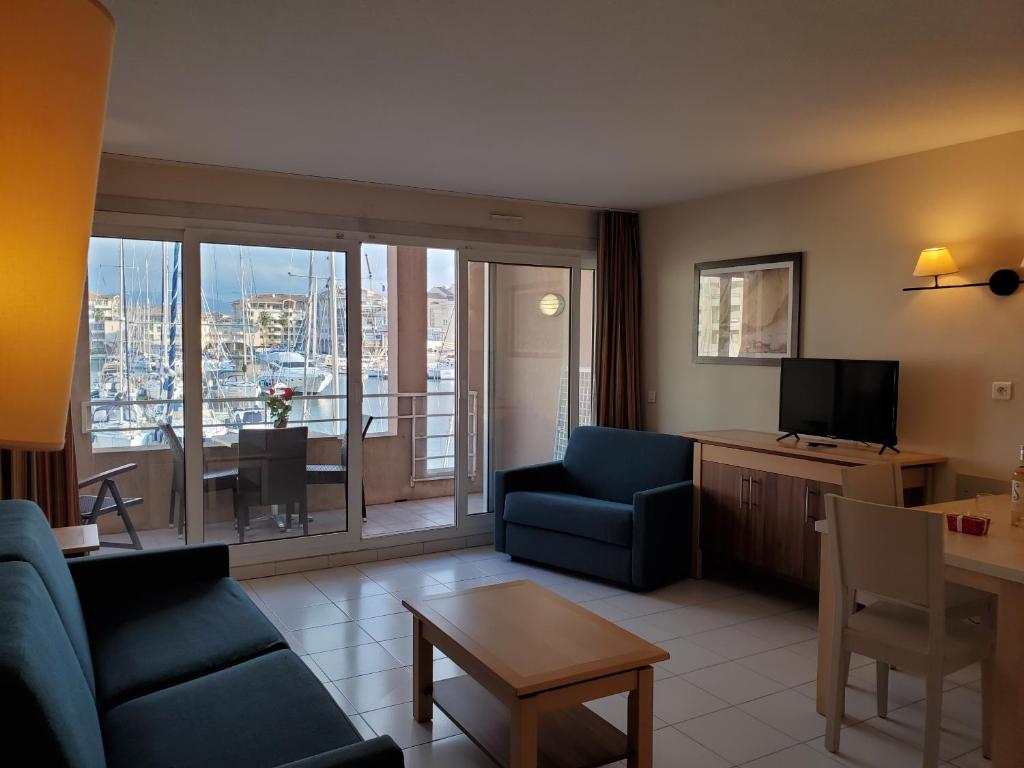 Cap HERMES Vue PORT Studio 30m2 Climatise Piscine - 2