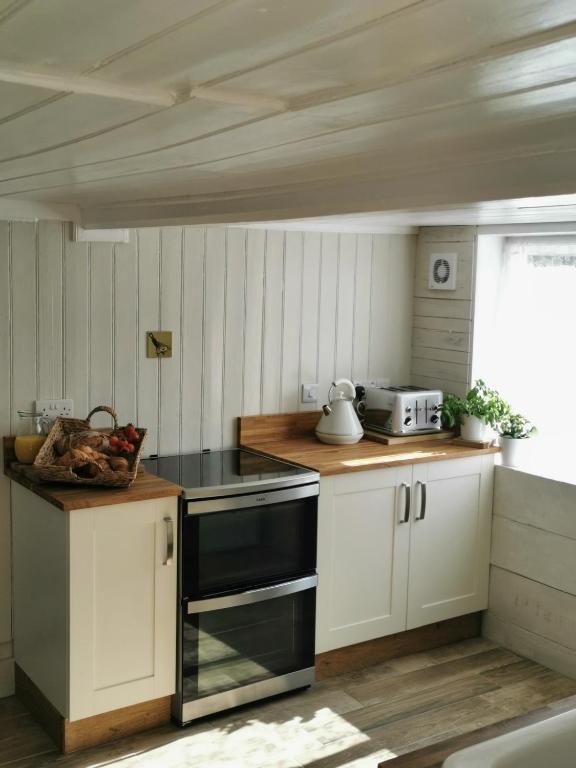Beehive Cottage, Gillingham photo 7