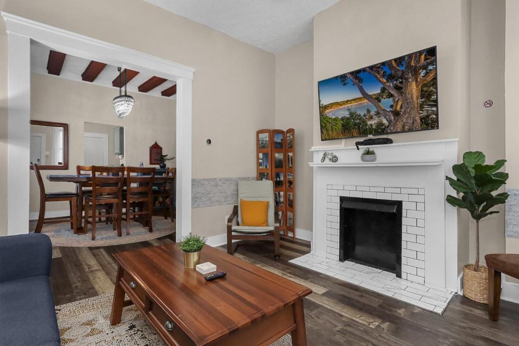 Modern 2BR near DT, 8min walk to Park&Conservatory, Columbus