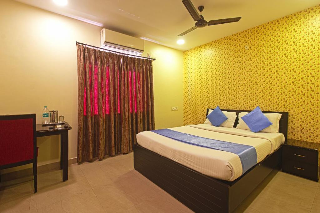 Hotel Royal Suites Plot no B/14,Journalist colony Hno. 82293/82/J/B14 Near Apollo hospital