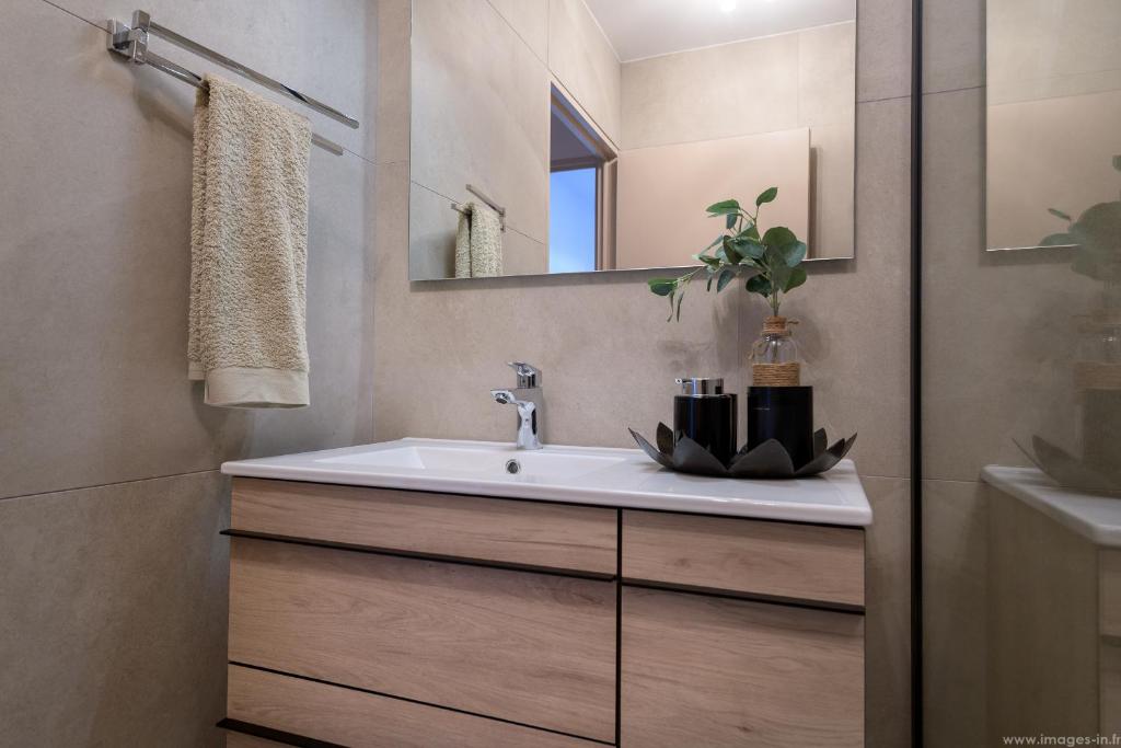 City Cocoon T2 renove proche centre Saint Denis photo